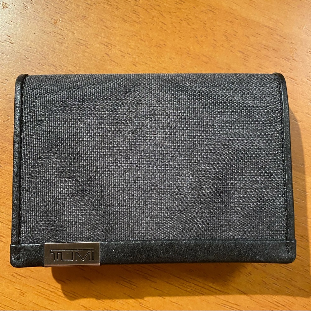 Tumi wallet with card protection